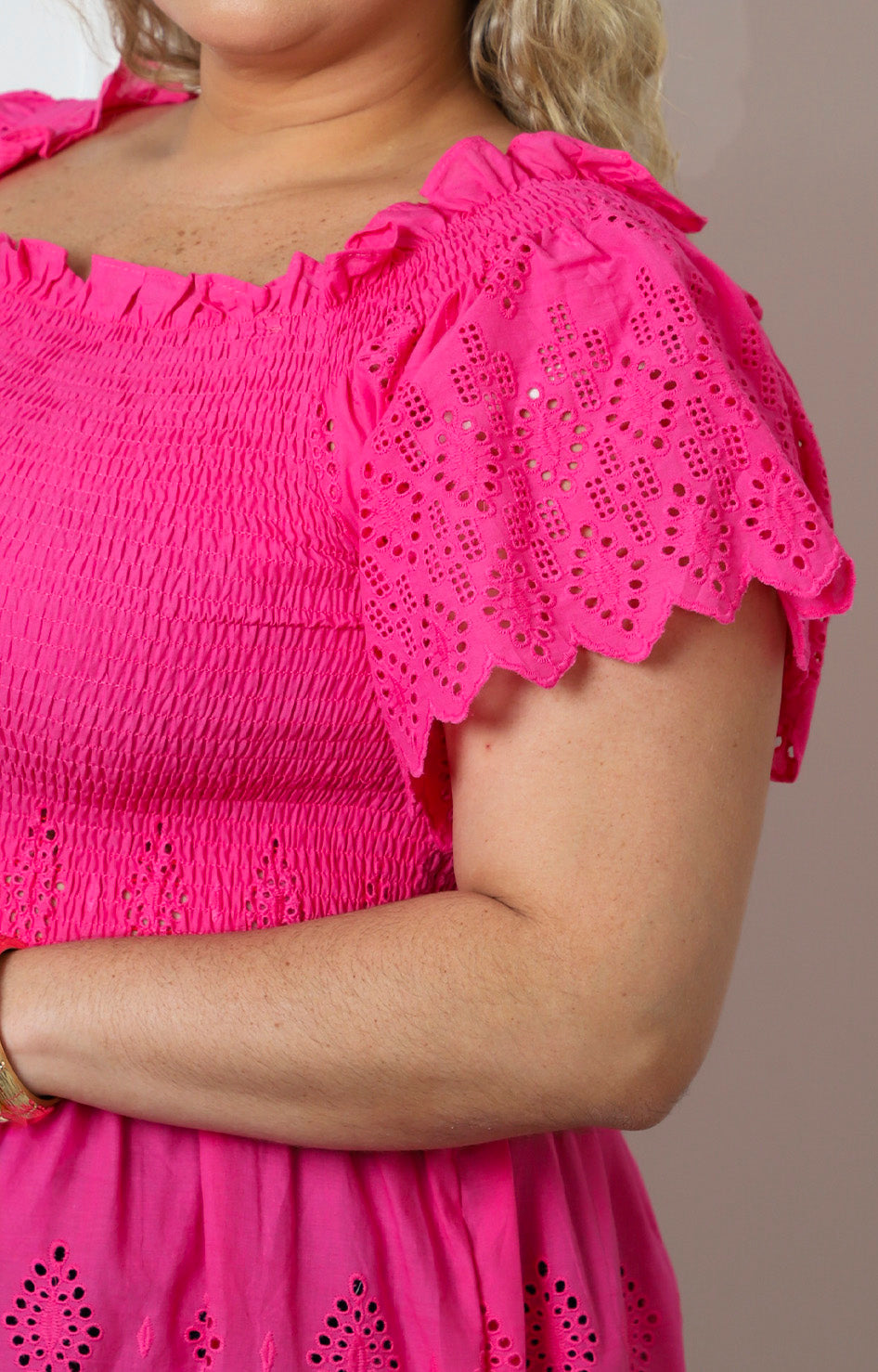 Blusa peplum con bordado calado