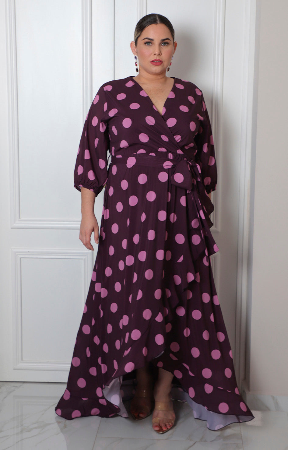 Vestido largo de polka dots con escote cruzado