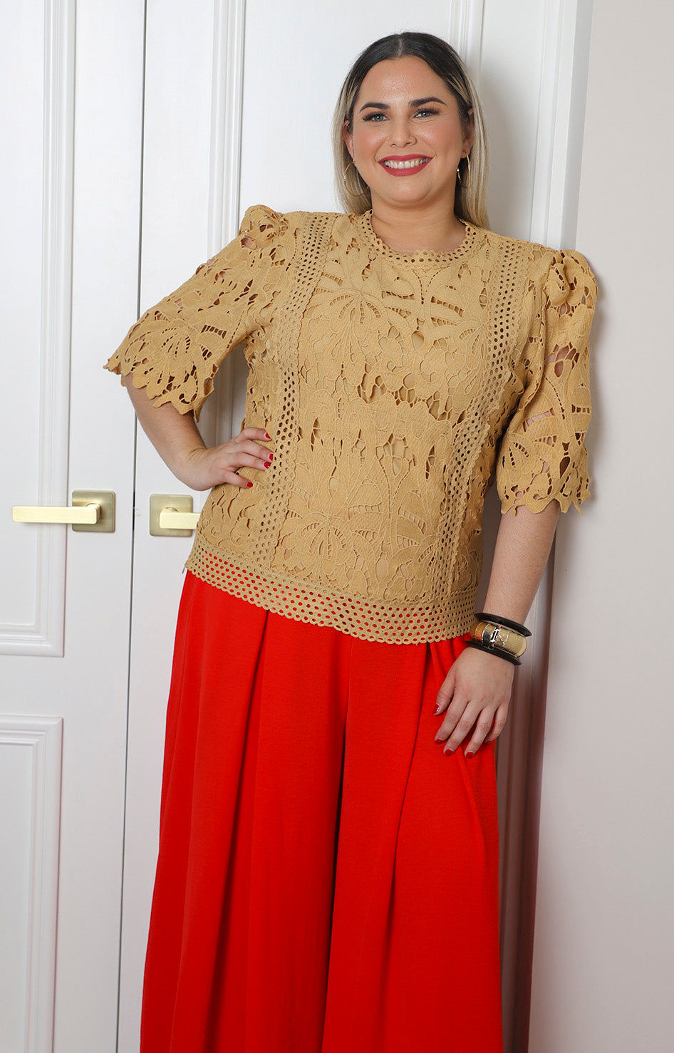 Blusa de guipur con mangas 3/4