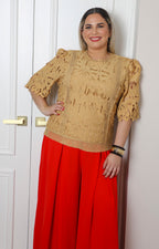 Blusa de guipur con mangas 3/4