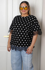 Blusa con polka dots y encaje