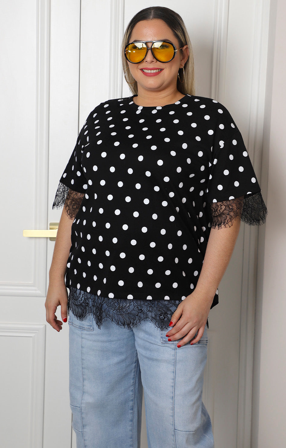 Blusa con polka dots y encaje