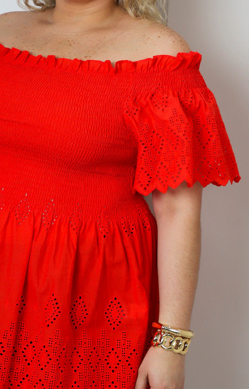 Blusa peplum con bordado calado