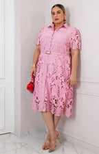 Vestido de guipur floral con cinturón