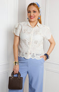 Blusa bordada con manga tipo tulipán