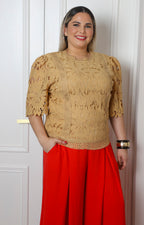 Blusa de guipur con mangas 3/4