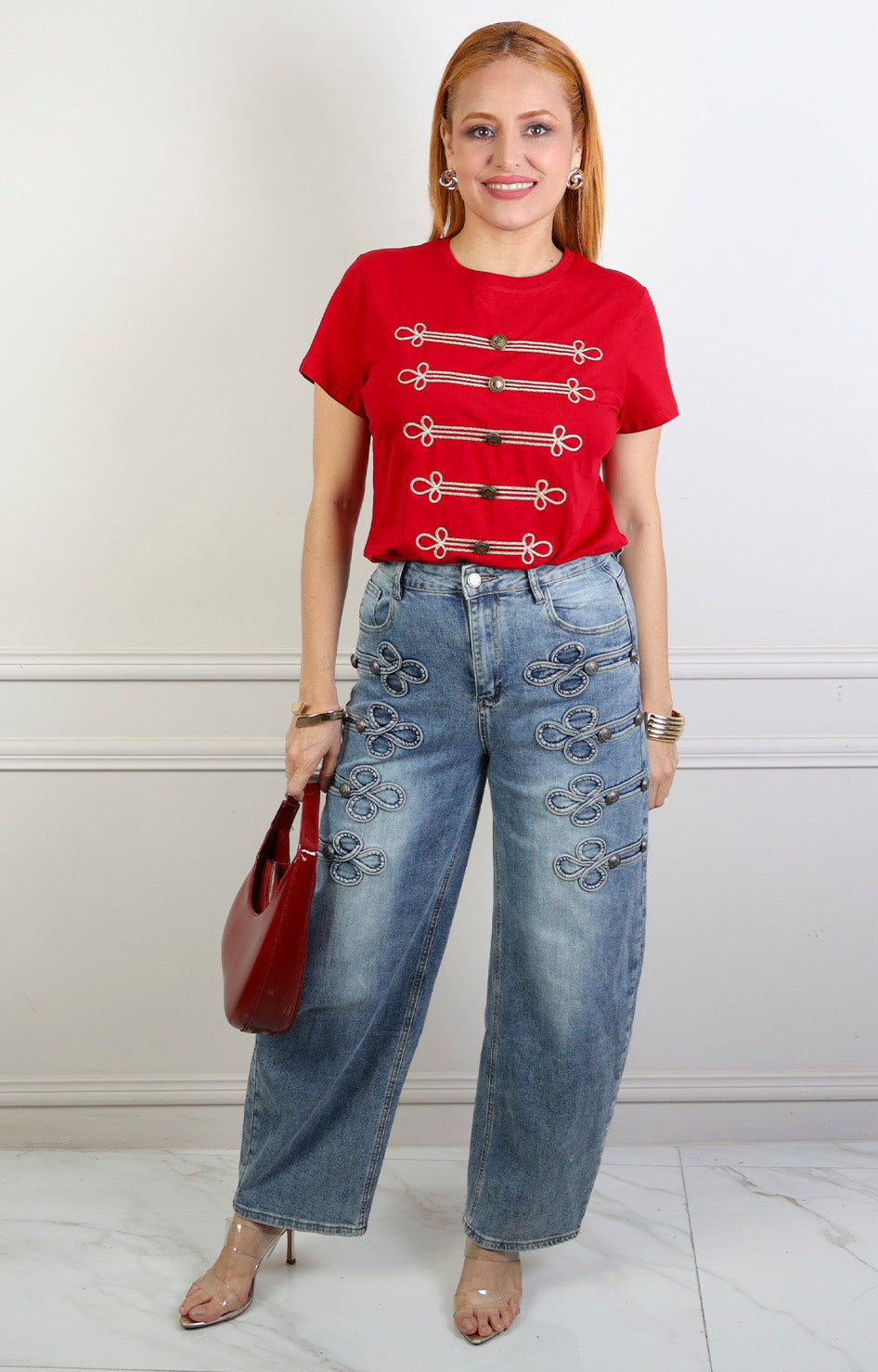 Blusa regular Boutiquemirel con detalles dorados y botones delanteros