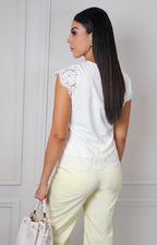 Blusa con encaje floral