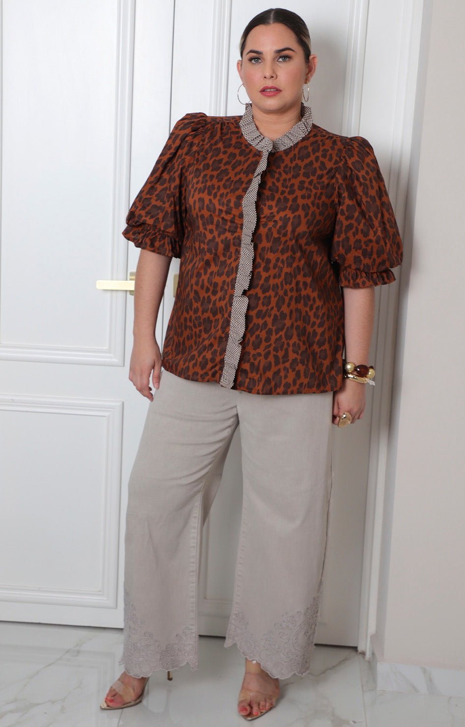 Blusa curvy Boutiquemirel con estampado animal print y mangas globo、】【