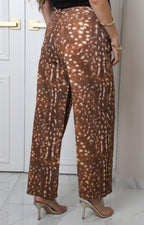 Pantalón café estampado animal print