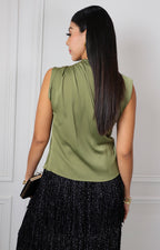 Blusa sin manga con drapeado y detalles dorados
