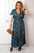 Vestido con estampado paisley y escote en V