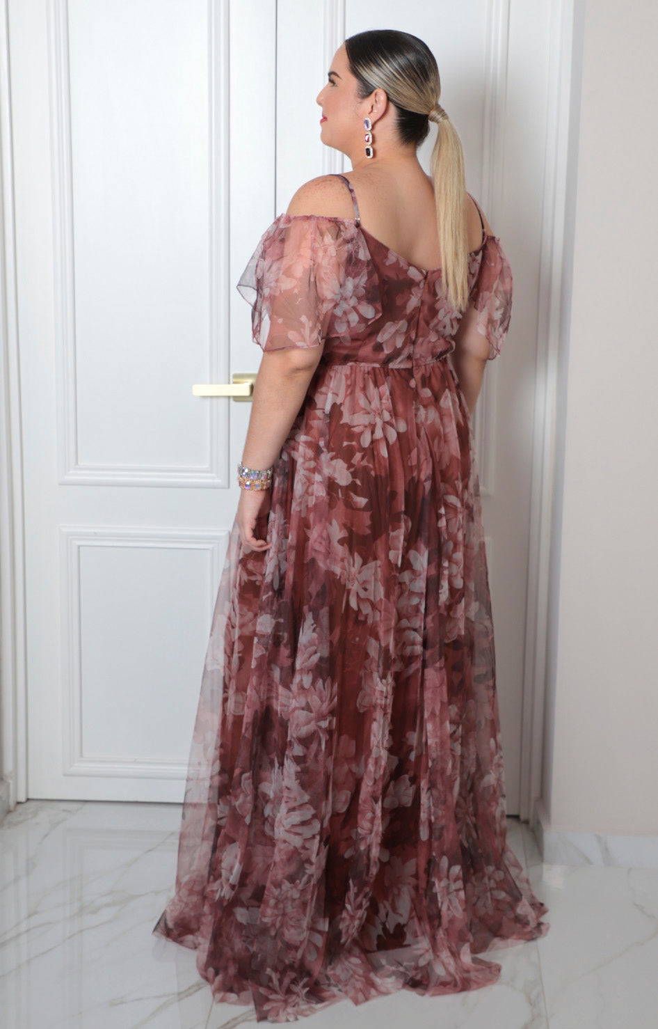 Vestido largo estampado floral con mangas mariposa