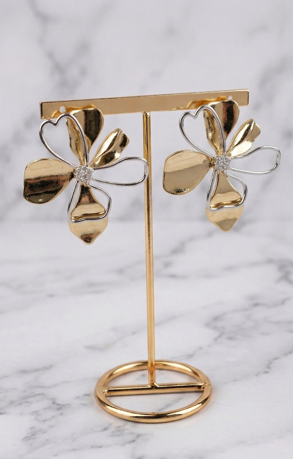 Aretes Flor Dorado con Brillo - ARETES Boutiquemirel 