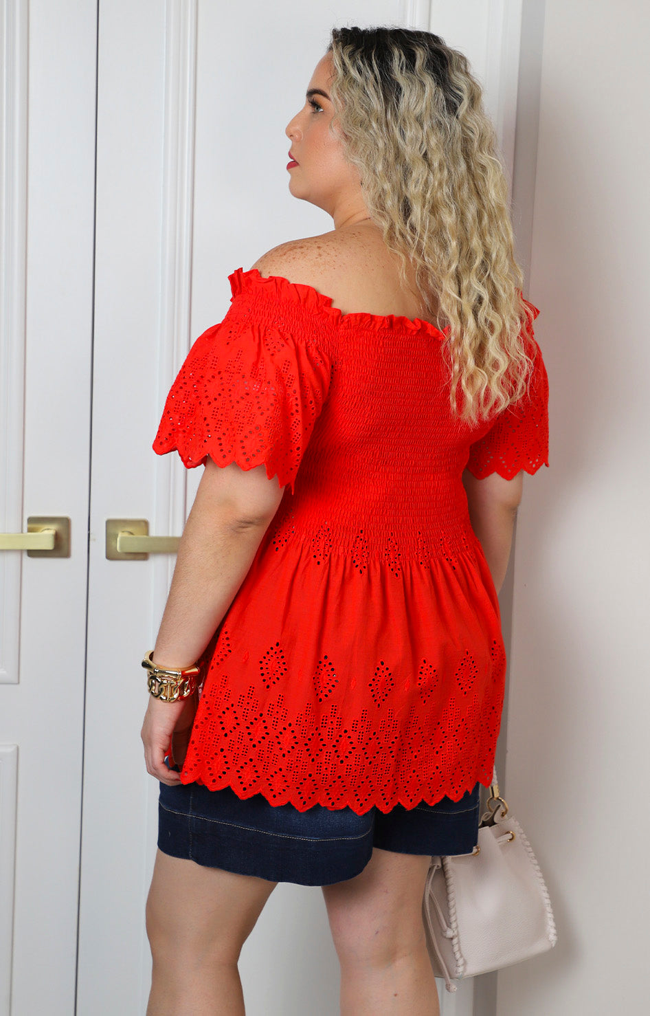 Blusa peplum con bordado calado