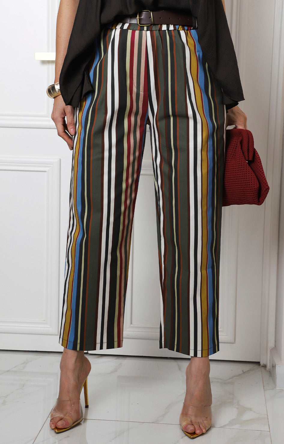 Pantalón de rayas multicolor con cinturón