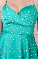 Vestido verde de olanes con polka dots
