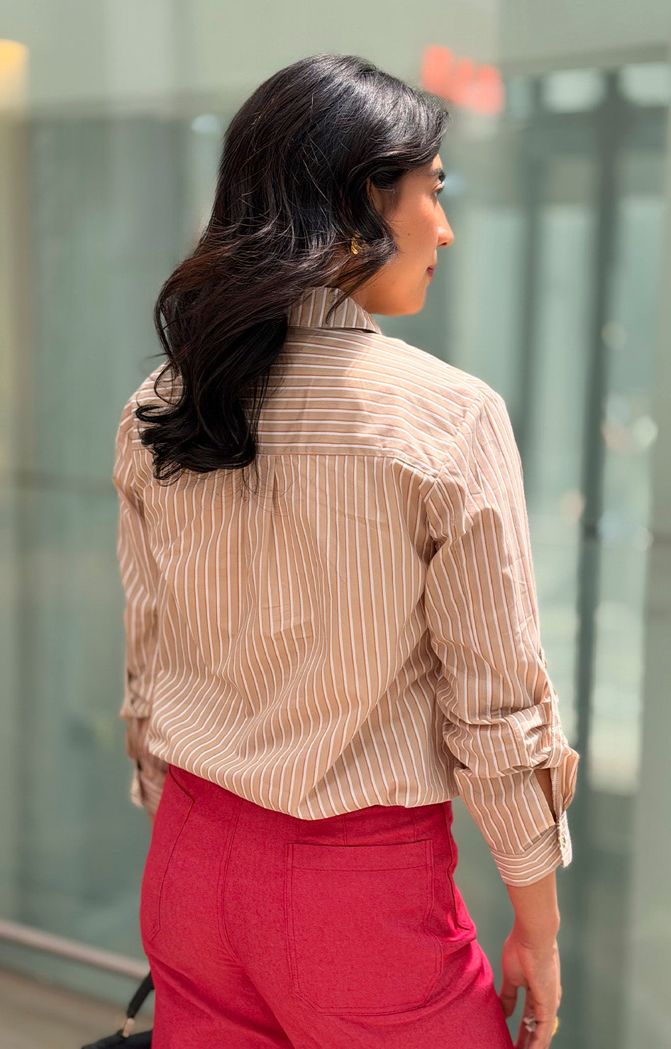 Blusa a rayas con fondo blanco