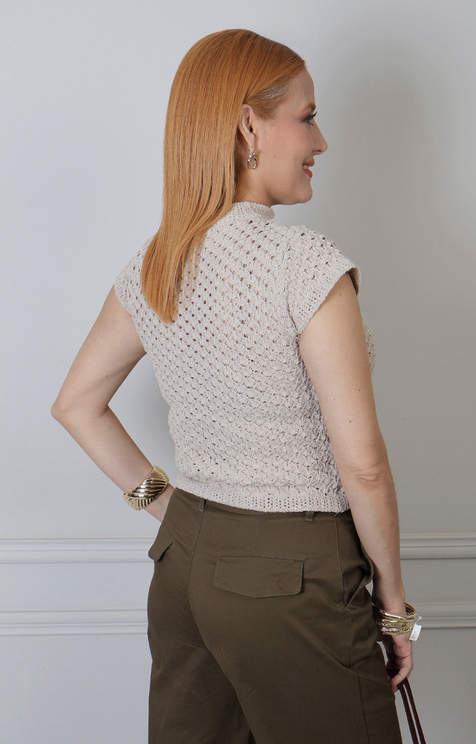 Blusa beige tejida Boutiquemirel con cierres decorativos, estilo regular