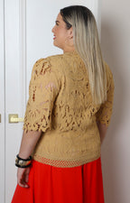 Blusa de guipur con mangas 3/4
