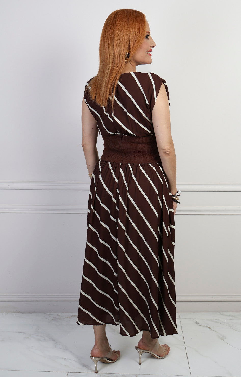Vestido largo a rayas Boutiquemirel con cintura entallada y diseño regular