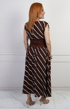 Vestido largo a rayas Boutiquemirel con cintura entallada y diseño regular