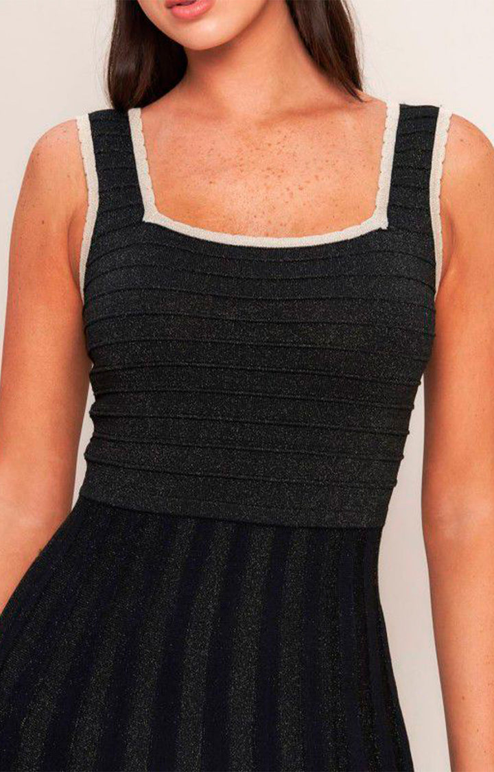 Vestido negro de tirantes