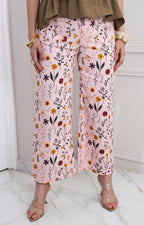 Pantalón rosa con estampado floral