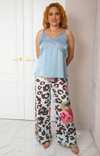 Blusa lencera satinada con encaje