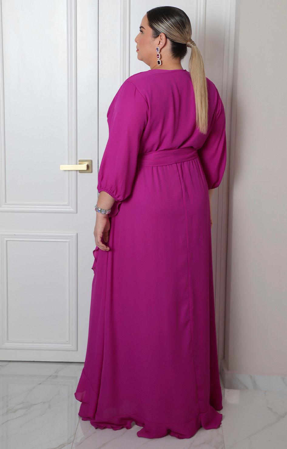 Vestido largo envolvente con cinturón