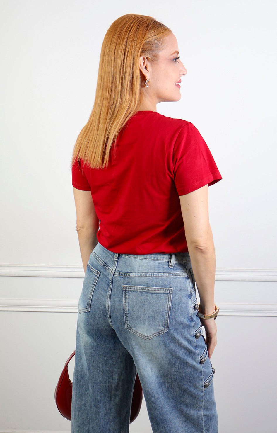 Blusa regular Boutiquemirel con detalles dorados y botones frontales, diseño elegante y tejido fluido