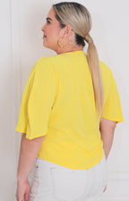Blusa amarilla con broche de estrella - BLUSAS CURVY Boutiquemirel 