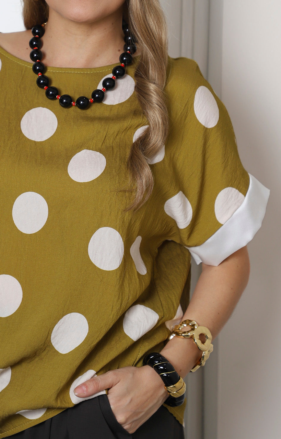 Blusa verde con estampado polka dot