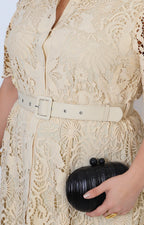 Vestido de guipur con cinturón