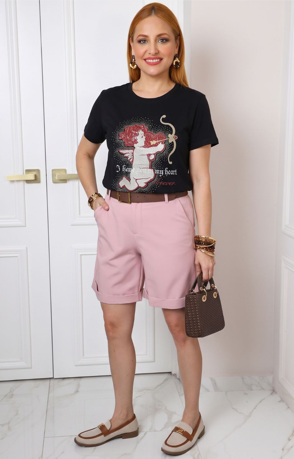 Blusa con estampado de cupido y aplicaciones
