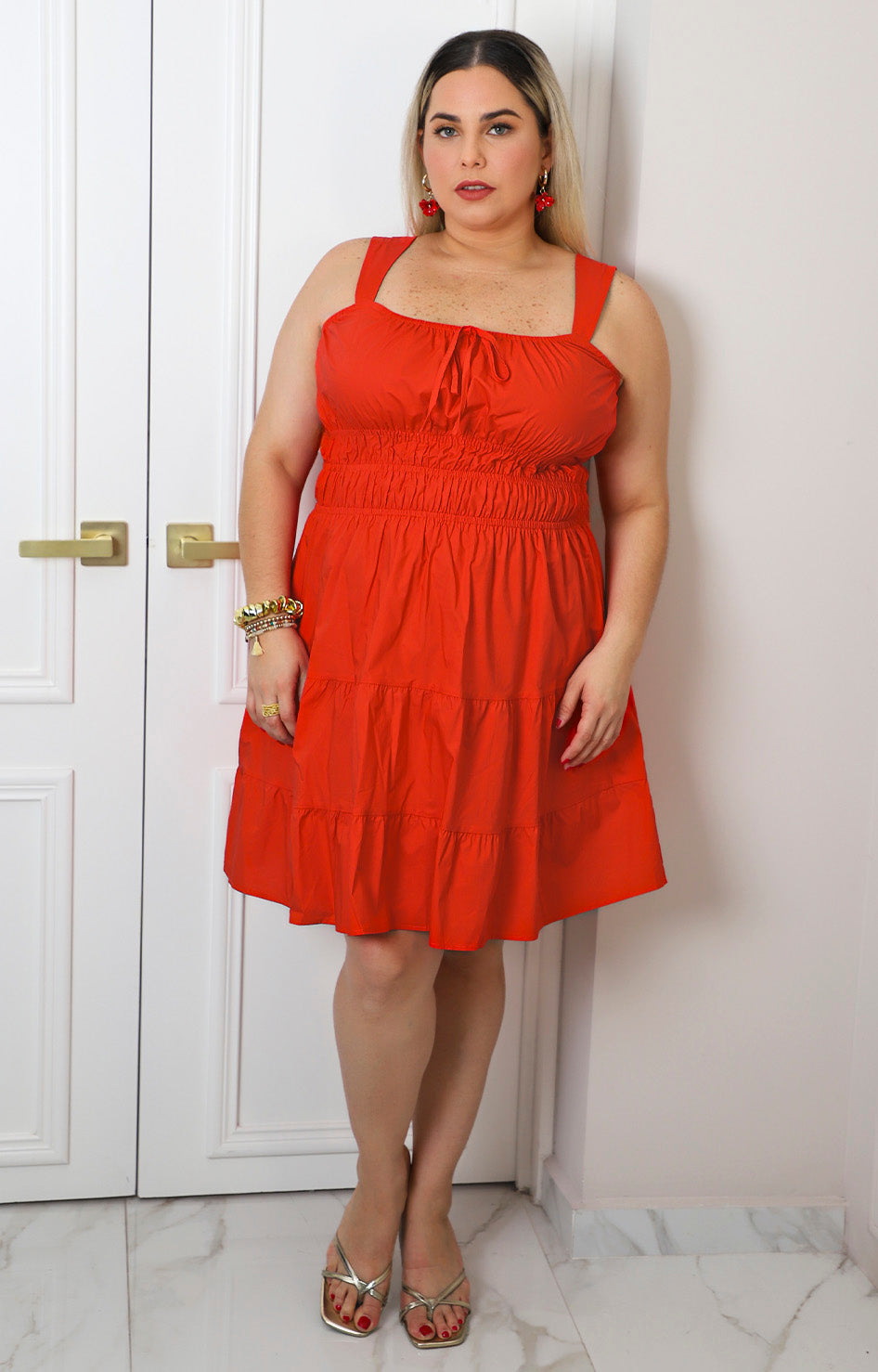 Vestido corto con fruncido en cintura