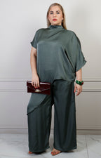 Conjunto verde de blusa asimétrica y pantalón