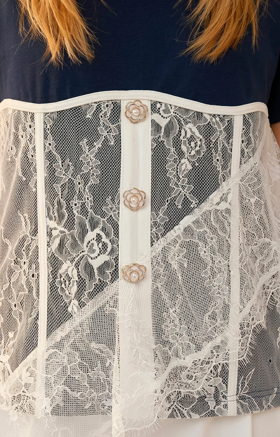 Blusa con aplicación de encaje