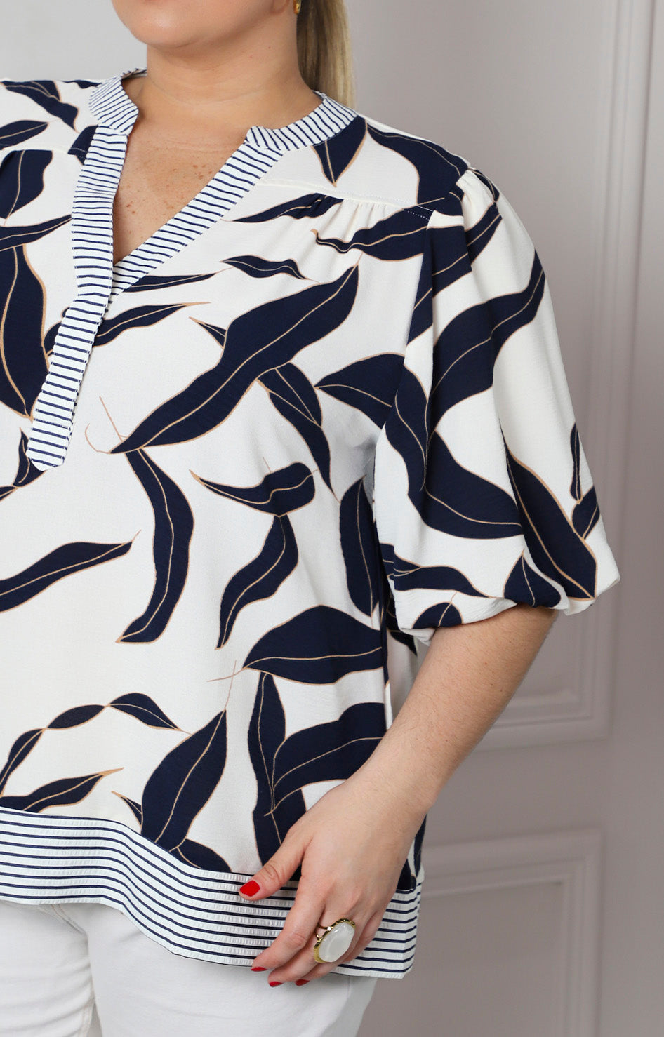 Blusa de hojas azul marino