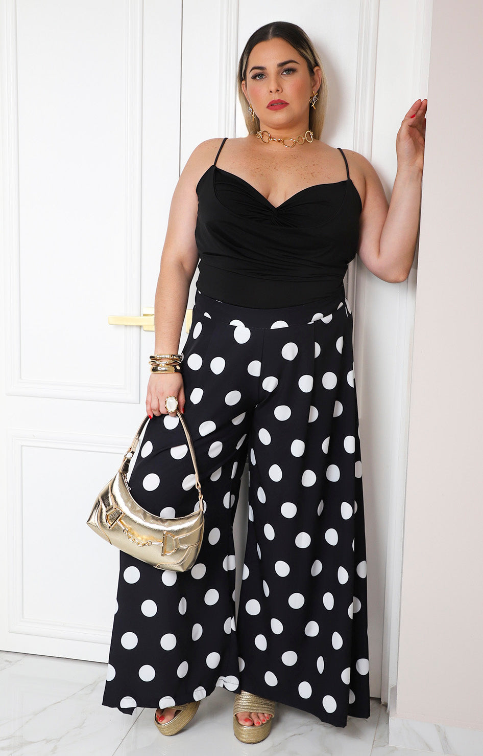 Pantalón ancho curvy de Boutiquemirel con estampado de lunares polka dots, tela ligera y ajuste cómodo para mujer.