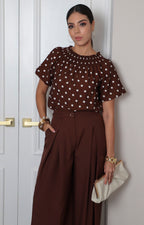 Blusa con cuello fruncido y estampado de lunares