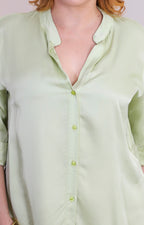 Blusa camisera satinada