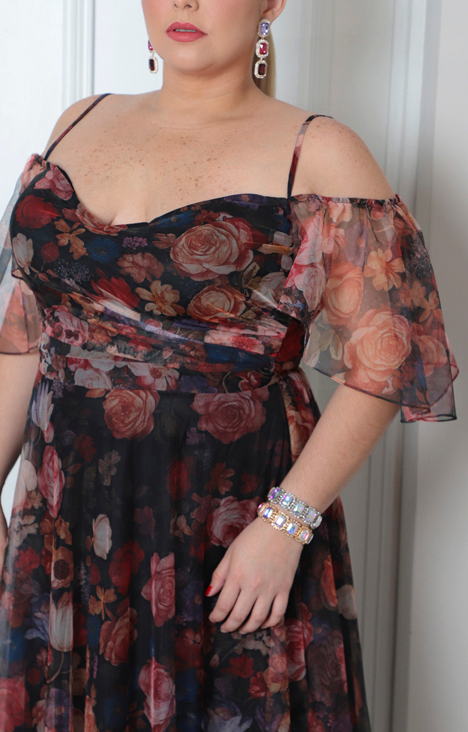 Vestido largo estampado floral con mangas de gasa