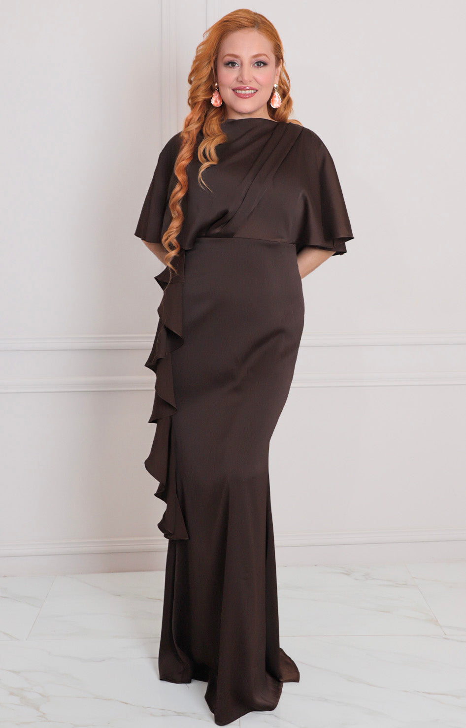 Vestido café con volantes