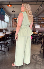 Conjunto verde con broche dorado - CONJUNTO CURVY Boutiquemirel 