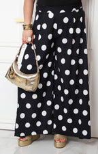 Pantalón ancho curvy de Boutiquemirel con estampado de puntos polka dots, tela ligera y diseño cómodo para mujer.
