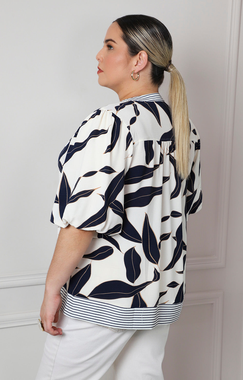 Blusa de hojas azul marino