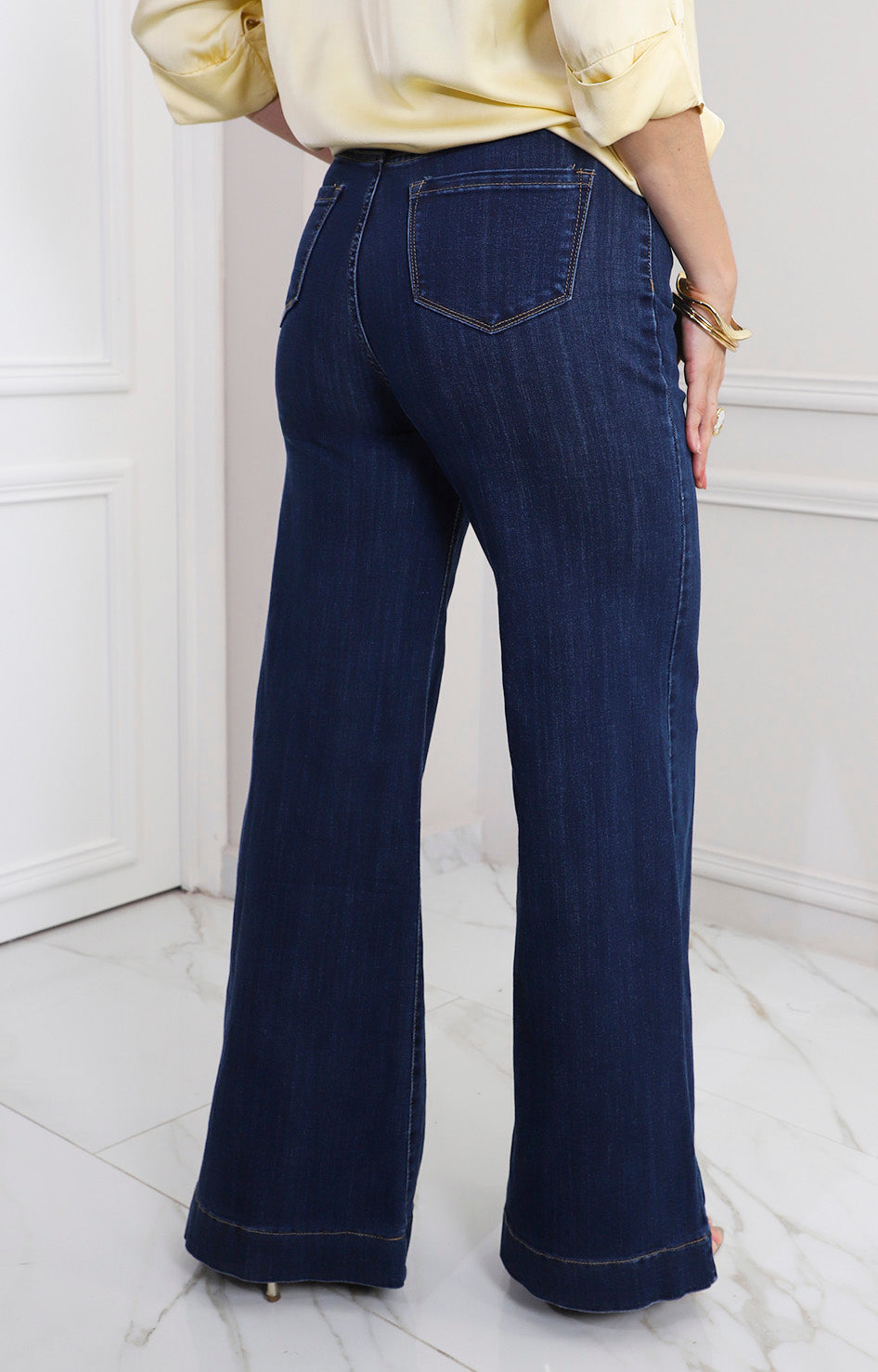 Pantalón de mezclilla obscura