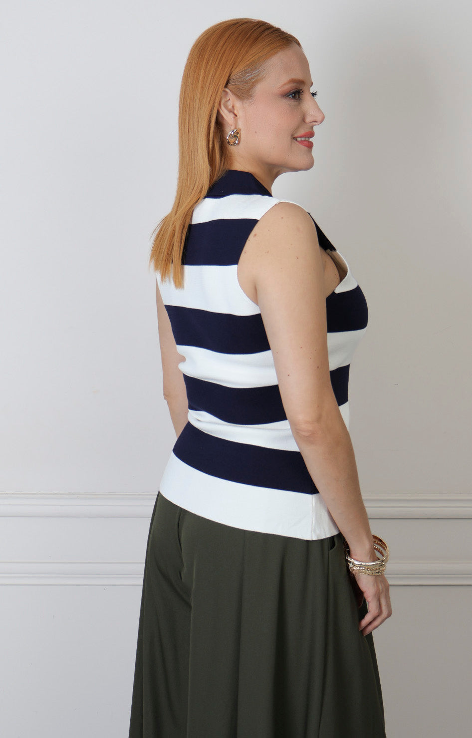 Blusa sin mangas a rayas con botones dorados Boutiquemirel vista frontal