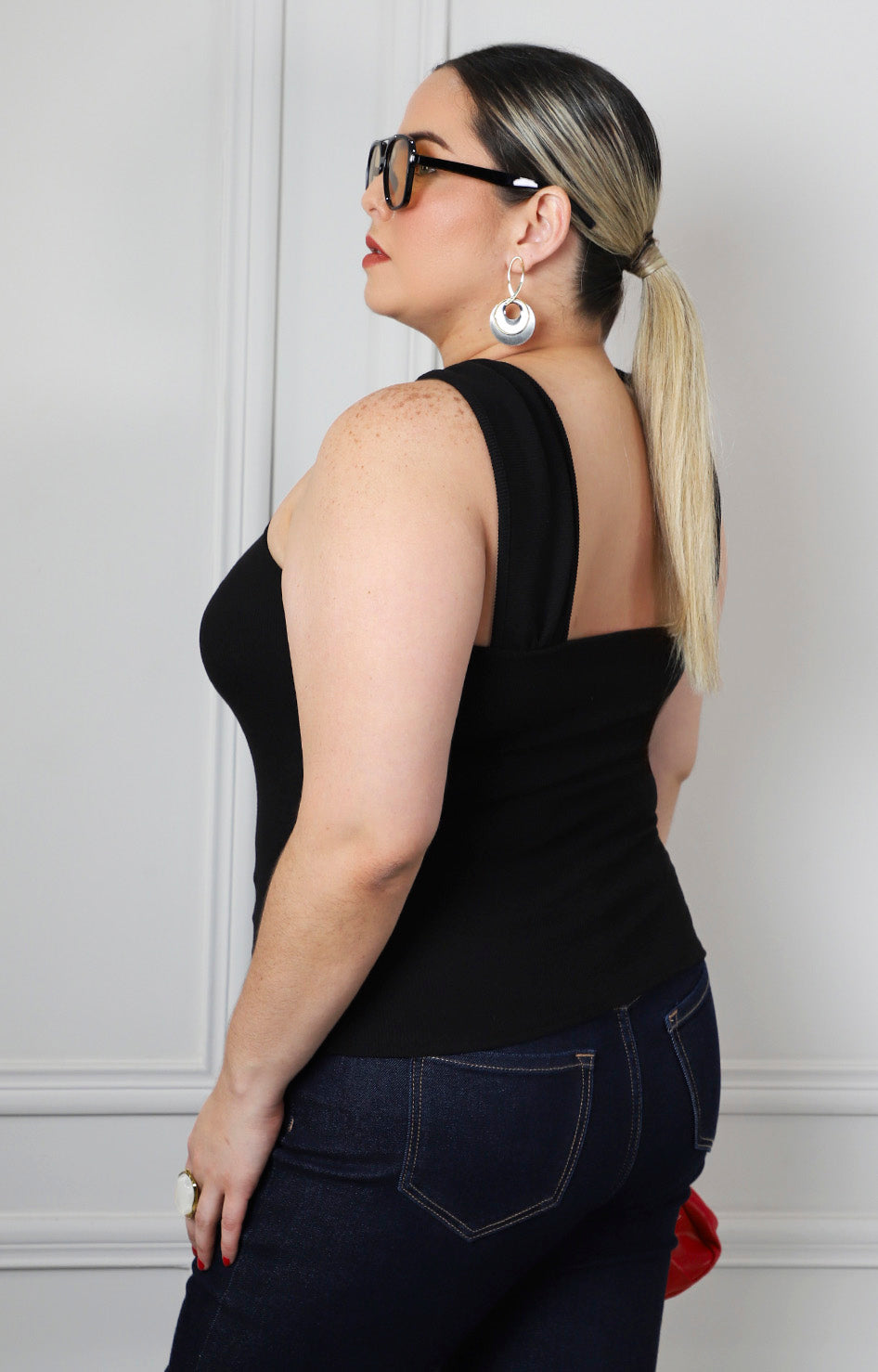 Blusa halter con detalle dorado